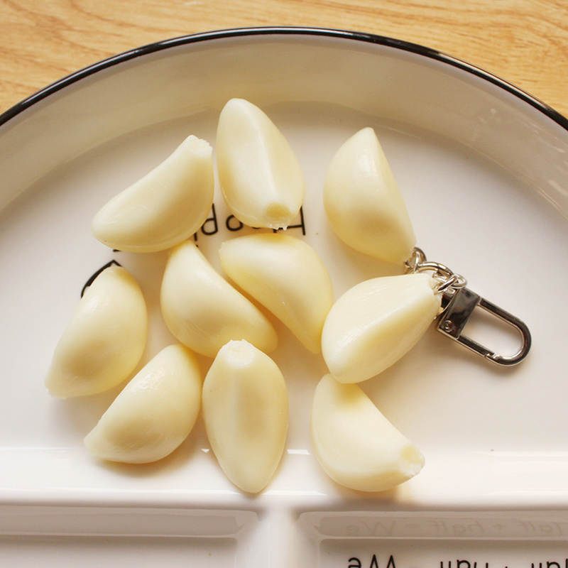 Lilangda 60 Styles Original and Unique Garlic Pendant Keychain Couple Personality Bag Llavero de comida simulado Garlic Keychain