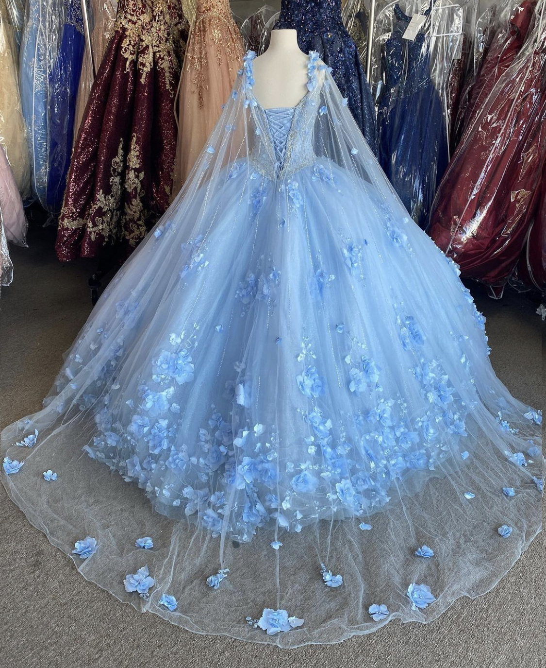 QD1579 Light Sky Blue Quinceanera Dresses With Cape 2023 Sequins Beads 3D Flowers Backless Princess Sweet 16 Gown Vestidos