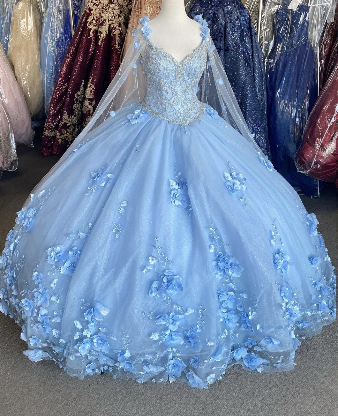 QD1579 Light Sky Blue Quinceanera Dresses With Cape 2023 Sequins Beads 3D Flowers Backless Princess Sweet 16 Gown Vestidos