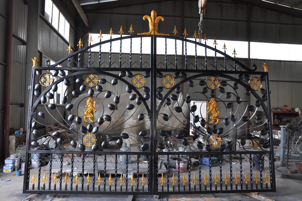 Customized wrought iron driveway gate high end villa used wrought iron door gates iron pipe gate design