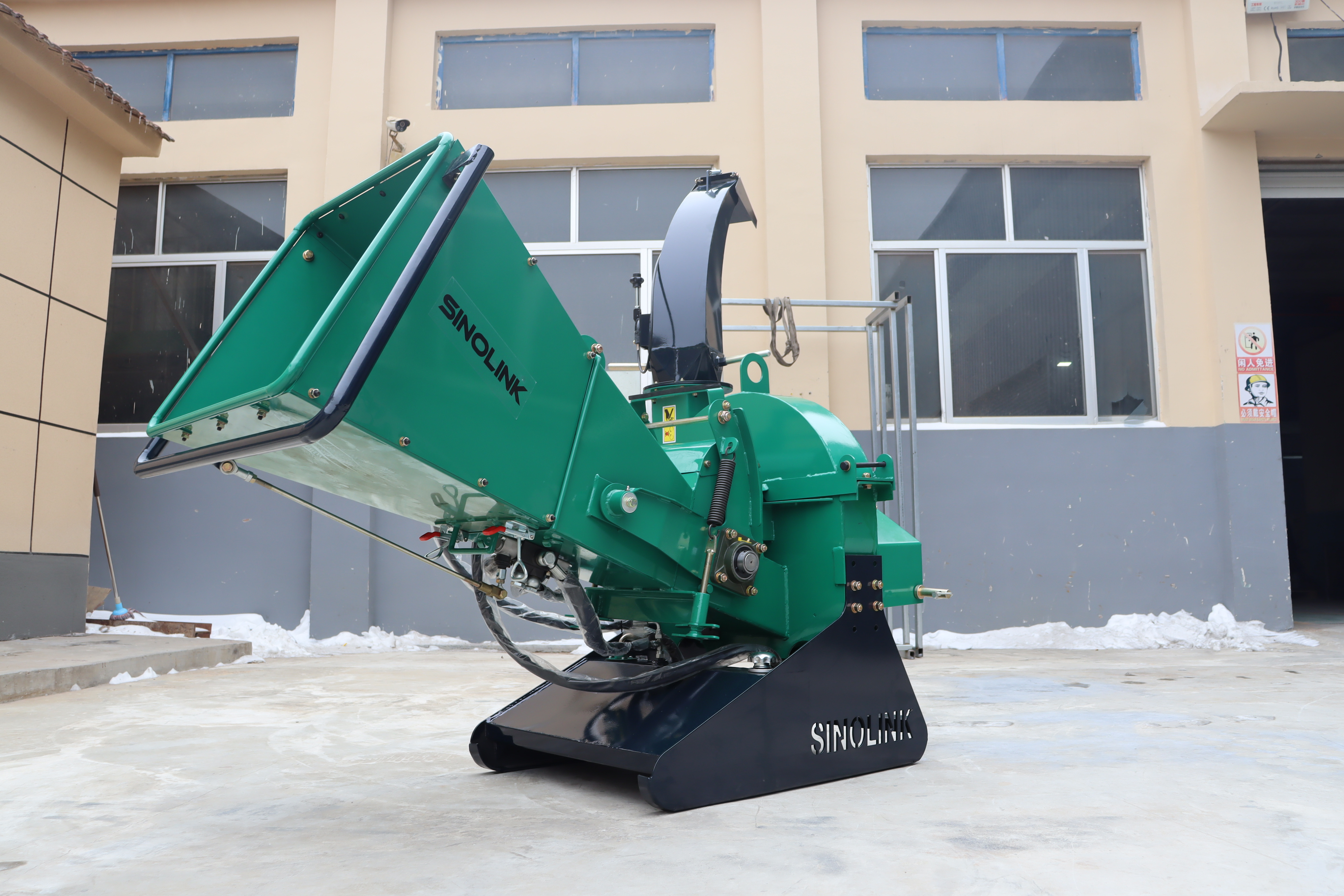 Forestry Machinery Tractor mounted PTO wood chipper three points hitch wood chipper hydraulic infeed system wood chipper