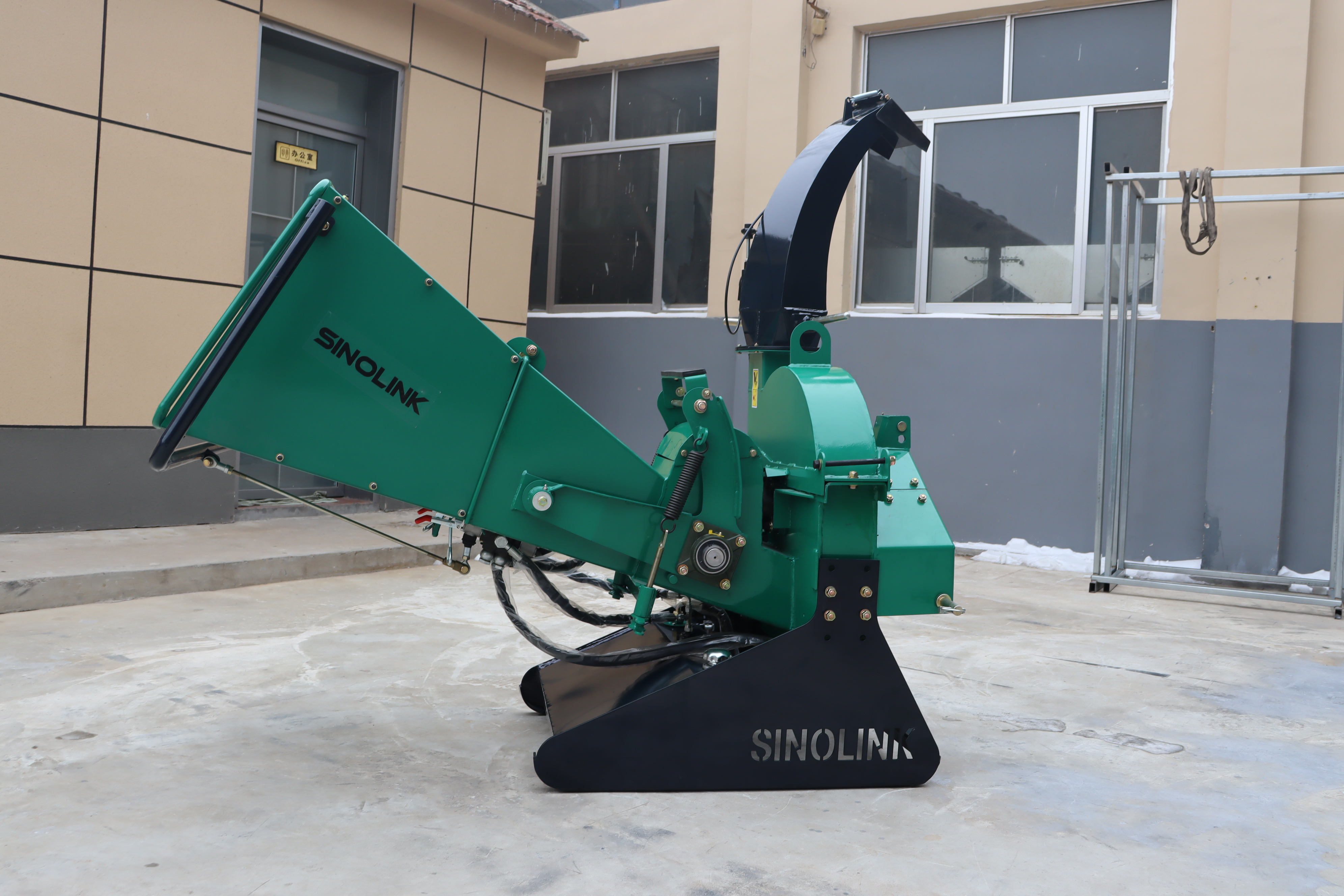 Forestry Machinery Tractor mounted PTO wood chipper three points hitch wood chipper hydraulic infeed system wood chipper