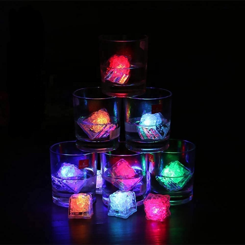 Mini LED Party Lights Square Color Changing Ice Cubes Glow in The Dark LED Light Up Ice Cube for Wedding Bars Drinks Decoration