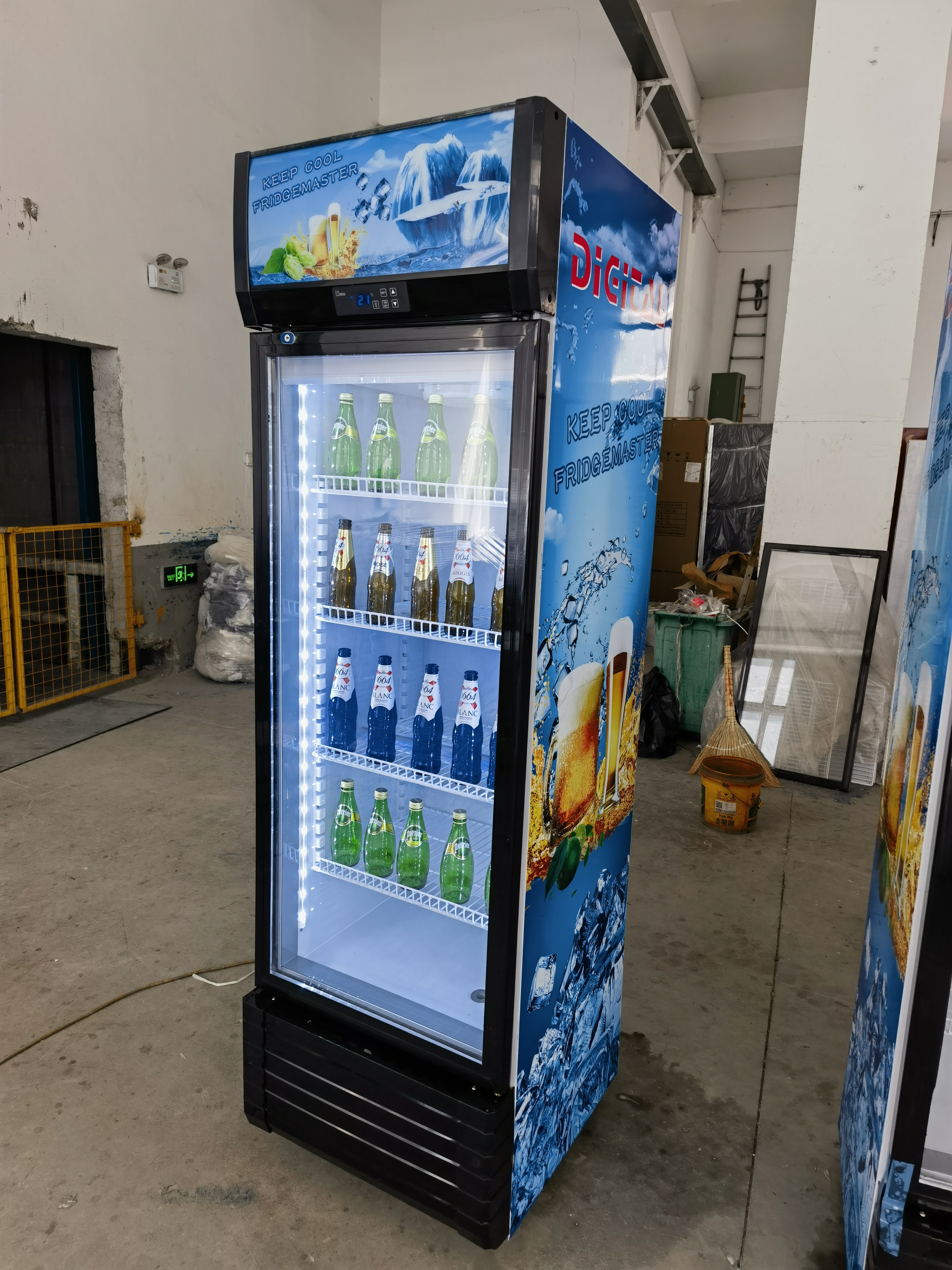 Factory Glass Door Display Freezer Upright Beverage Cooler Soft Drink Fridge with Good Quality