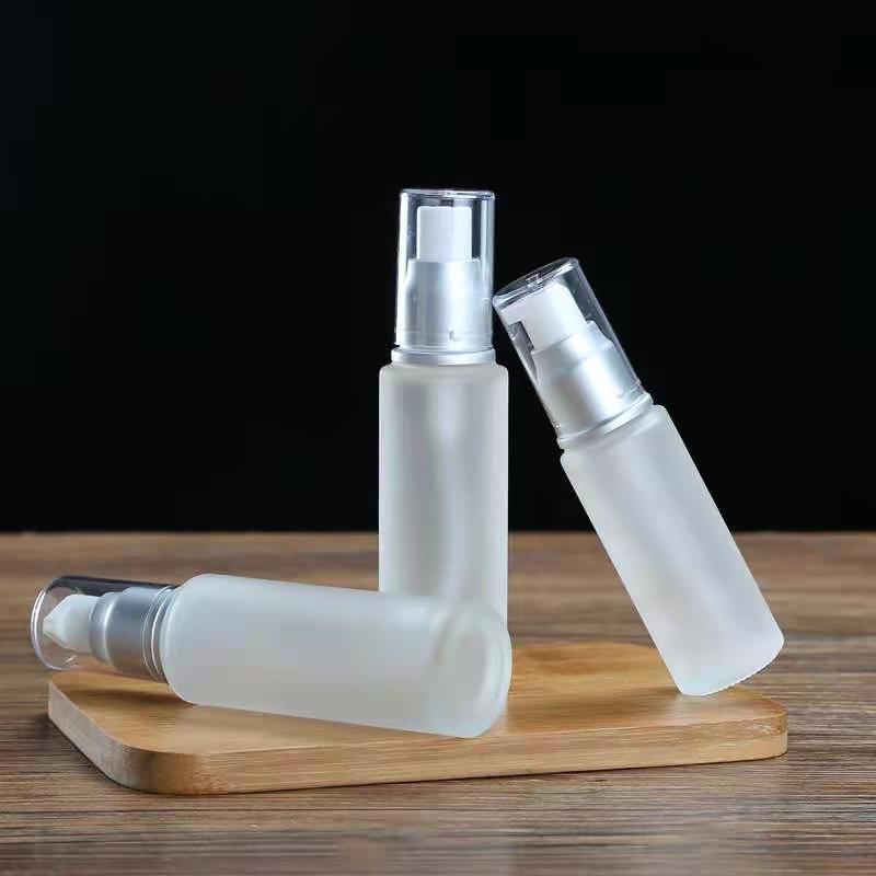 In Stock Empty Cosmetic Serum Flat Glass Spray Bottle With Gold Silver Pumper