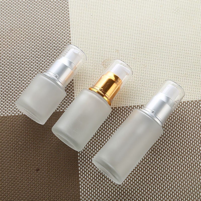 In Stock Empty Cosmetic Serum Flat Glass Spray Bottle With Gold Silver Pumper