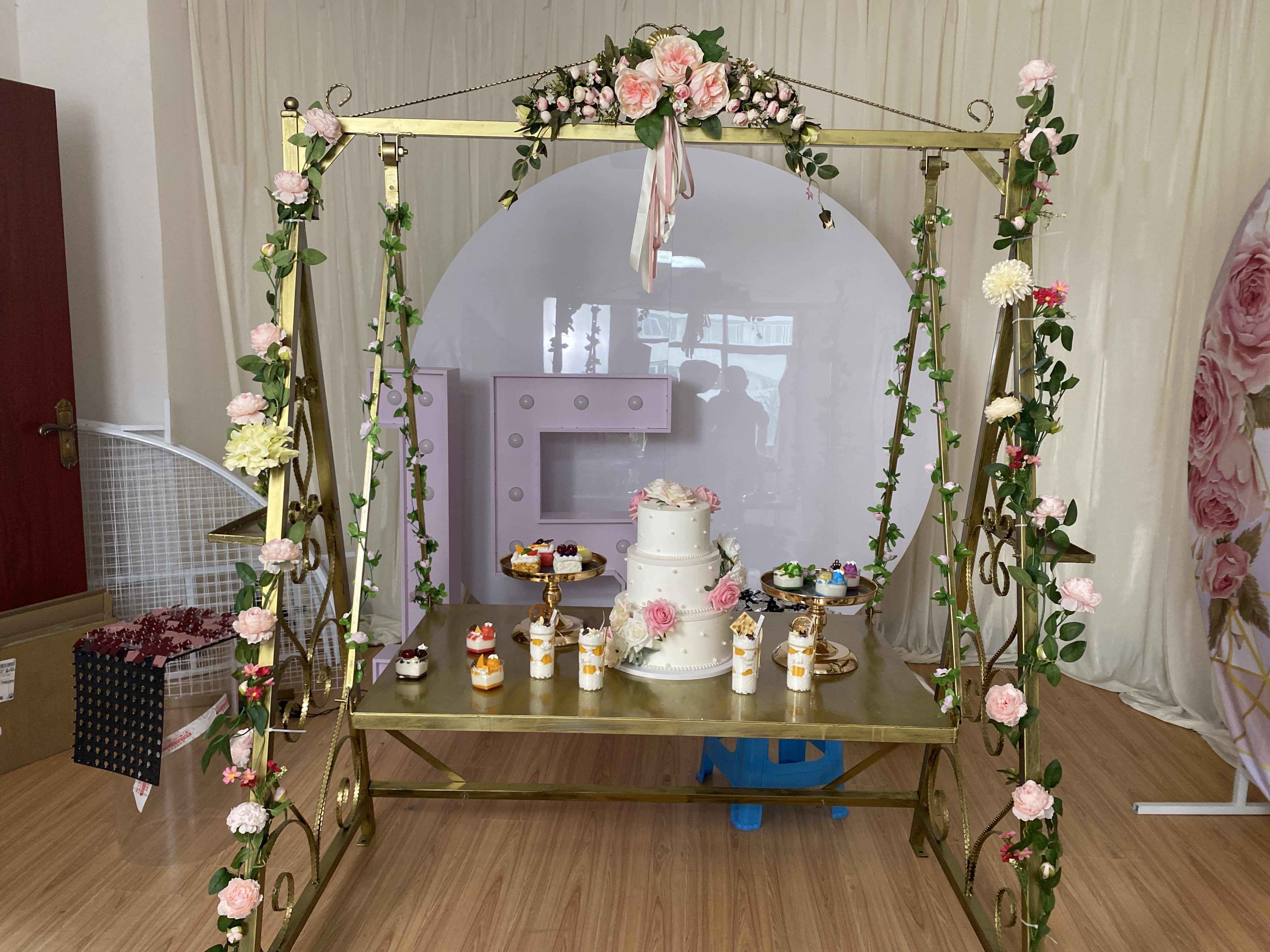 New Style Swing Cake Stand Wedding Table Cake For Wedding And Swinging