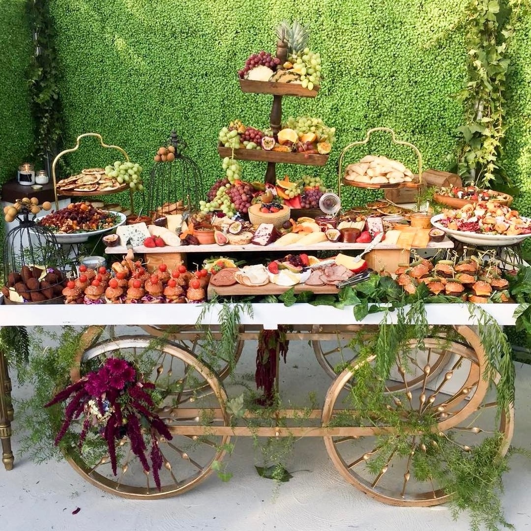 Hot Sale Modern Style Desert Cart Wedding Decoration With Metal Flower And Candy Cart