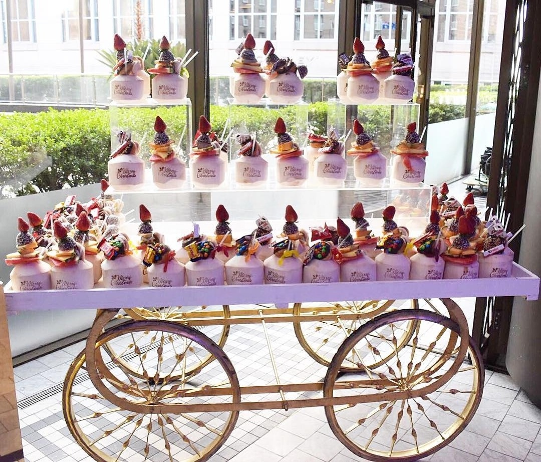 Custom Candy Cart Display Dessert Flower Cart For Wedding Cake Candy flower decoration White Candy Desert Cart with Wheels