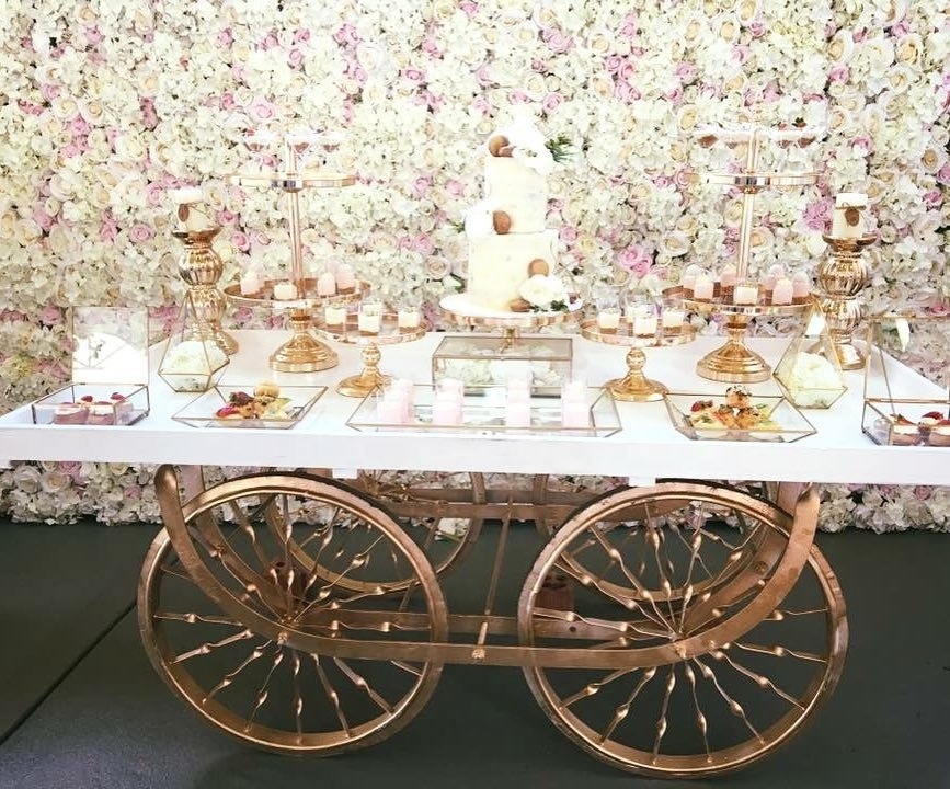 Hot Sale Modern Style Desert Cart Wedding Decoration With Metal Flower And Candy Cart