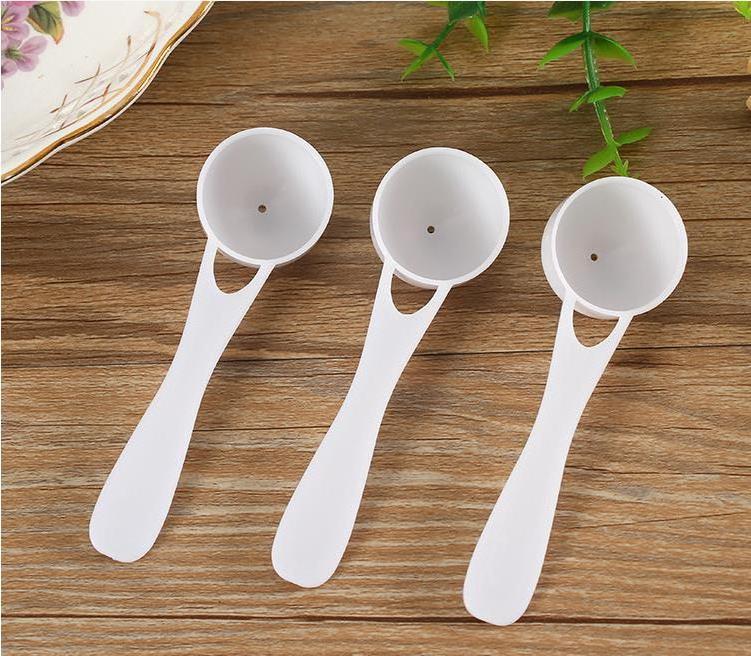 wholesale custom logo white measuring spoons plastic scoop 5 grams of 9ml pp protein milk powder salt tea spoon