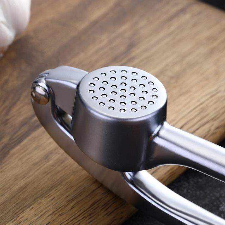 Professional Kitchen Gadgets Zinc Alloy Handheld Garlic Squeezer Peeler Stainless Steel Manual Garlic Press Crusher Custom