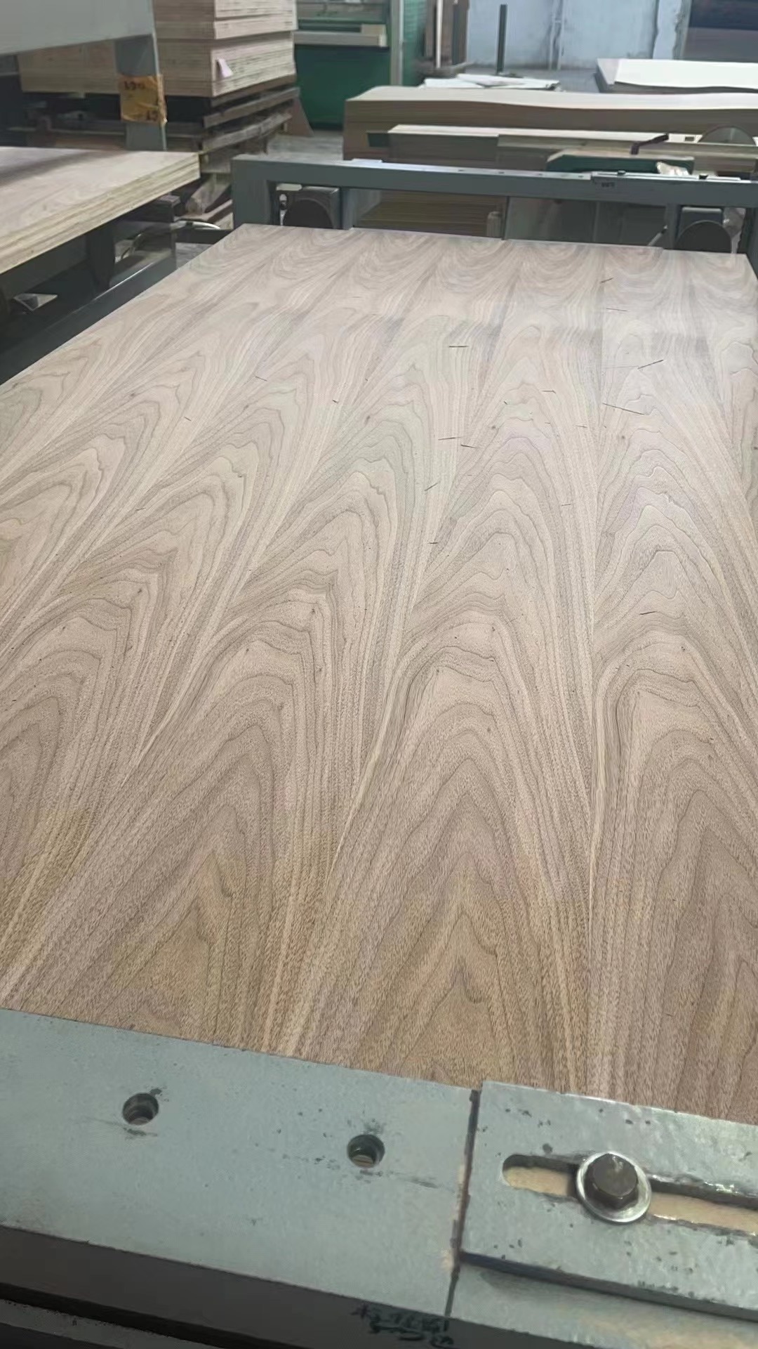 Wholesale 0.45mm Natural Walnut Burl Sheet Veneer Wood Walnut Burl Veneers Plywood Veneer Flooring