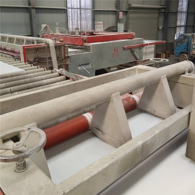 PVC gypsum ceiling board making/gypsum board making machine/ pvc gypsum ceiling tiles production line