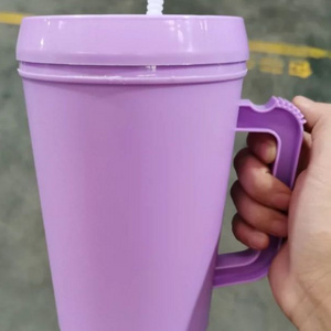 New arrival 22oz 34oz mega pp plastic double wall tumbler with handle custom logo travel coffee mug  with plastic lids and straw