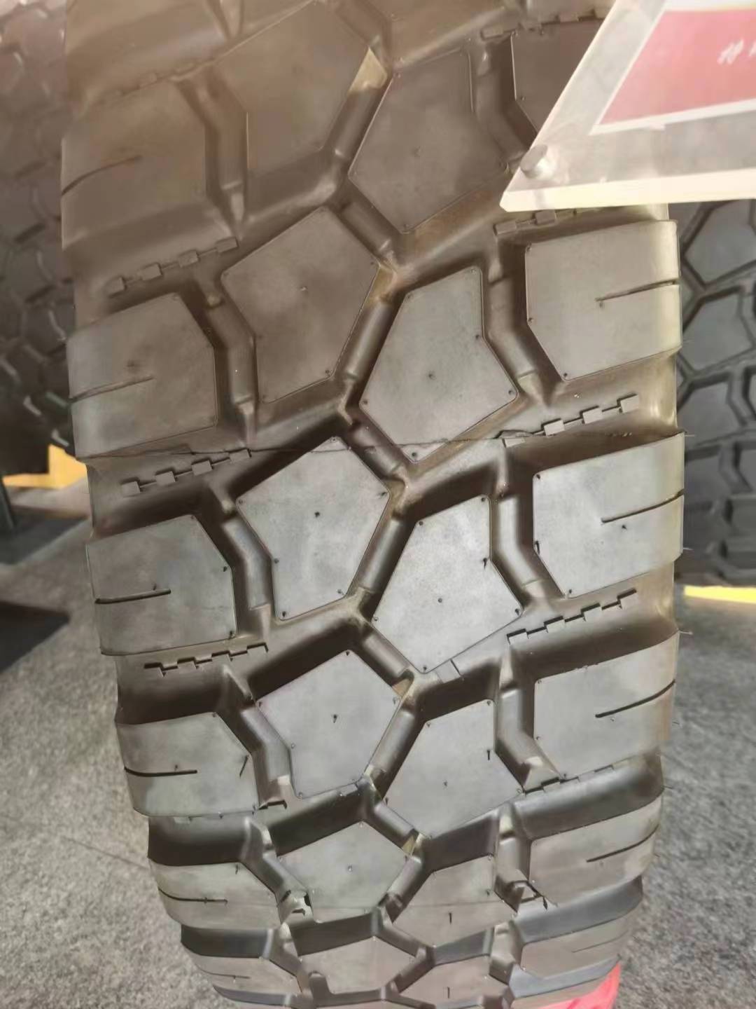 Lionshead brand truck tire 14.00R20 cheap price Desert areas 1400R20 OTR tyre