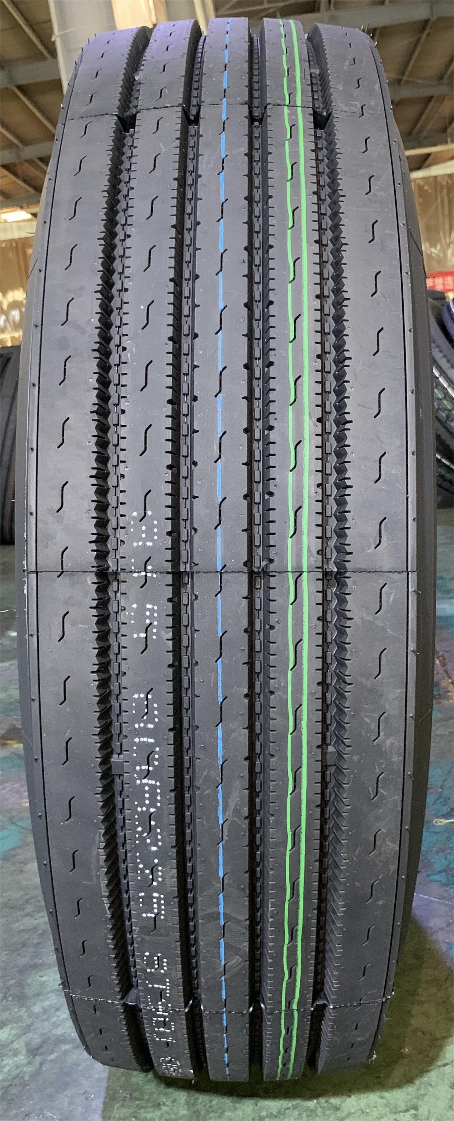 Lionshead all steel radial truck tire 285/75R24.5 tubeless Vietnam semi tractor trailer truck tyre