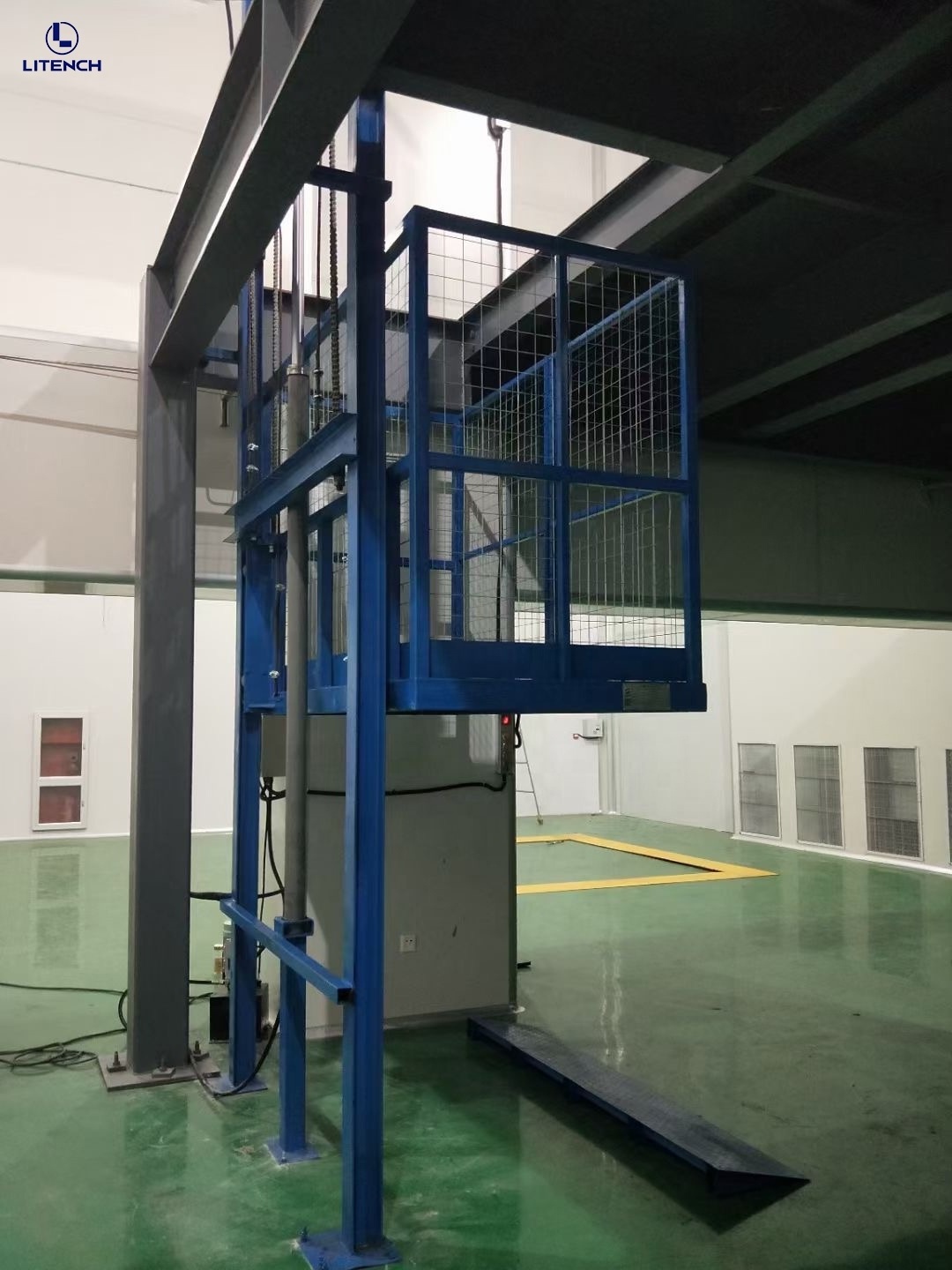 1-4 floors warehouse freight elevator 2-5 ton residential small cargo lift platform for factory