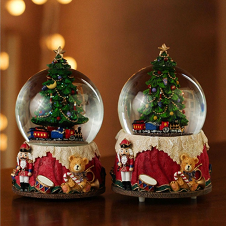 Custom made Snow Globes With Music Resin Crafts Christmas Tree Snow Globe Holiday Gift Christmas Snowball