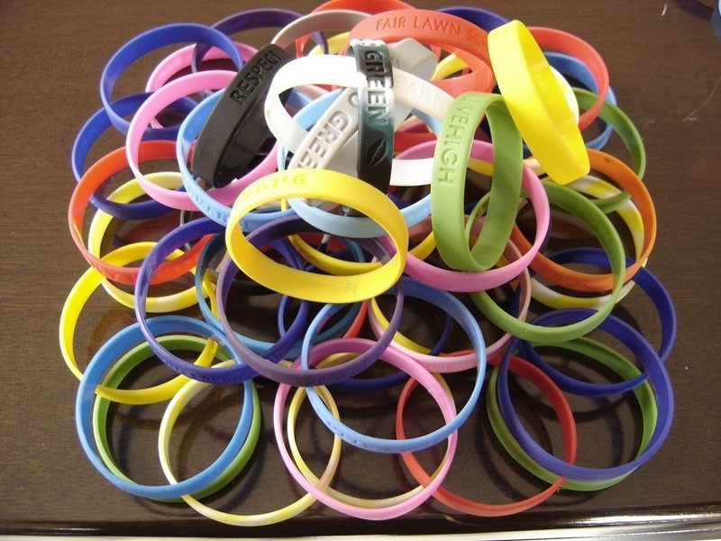 Rubber silicone wristband making machine hot sale in South Eastern Asia