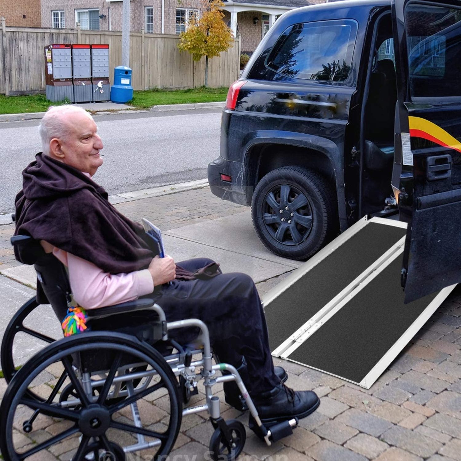 Hot Sale 36 x 31 Inches Portable  Wheelchair Ramp with Skidproof Surface Aluminum Threshold Ramp for Wheel Chairs