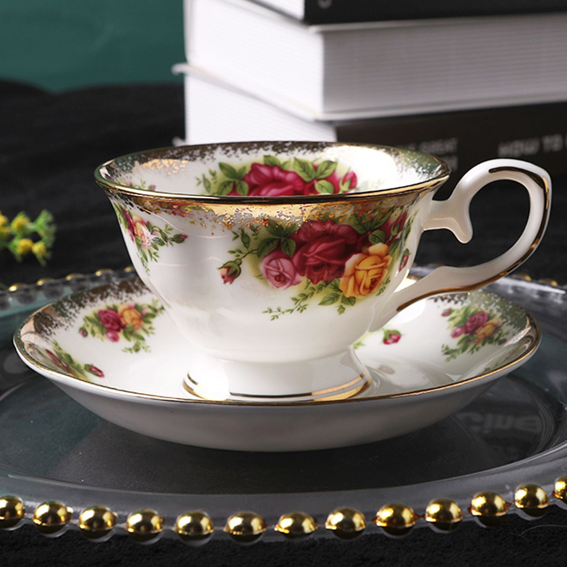 Vintage elegant gold rim bone china porcelain ceramic coffee cup and saucer European style wholesale tea cups and saucers