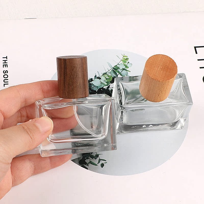 Wholesale Unique Crystal Luxury Empty Flat Square Perfume Bottle 30ml Spray Glass Bottles For Perfume