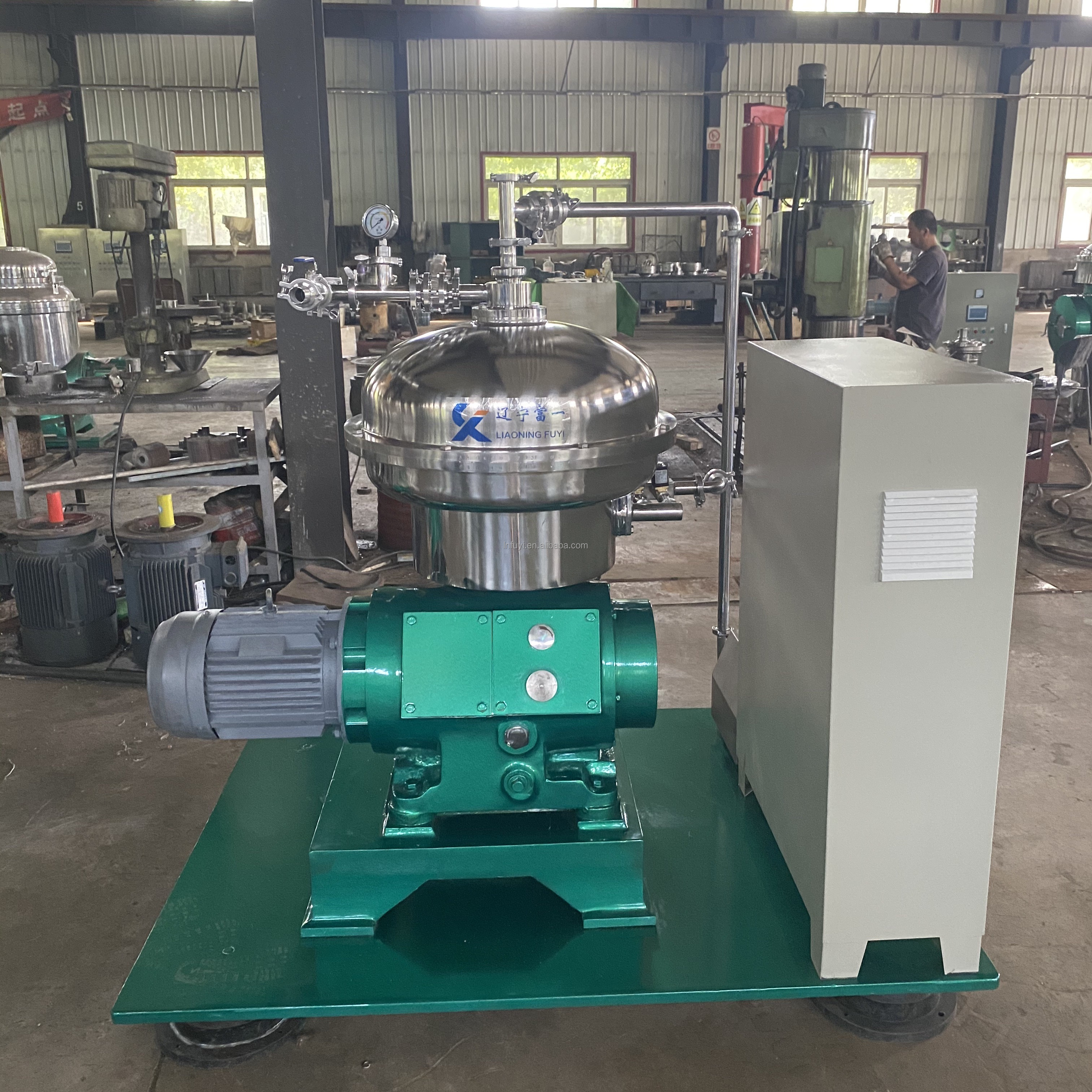 Stainless steel automatic discharge continuous flow disc centrifuge