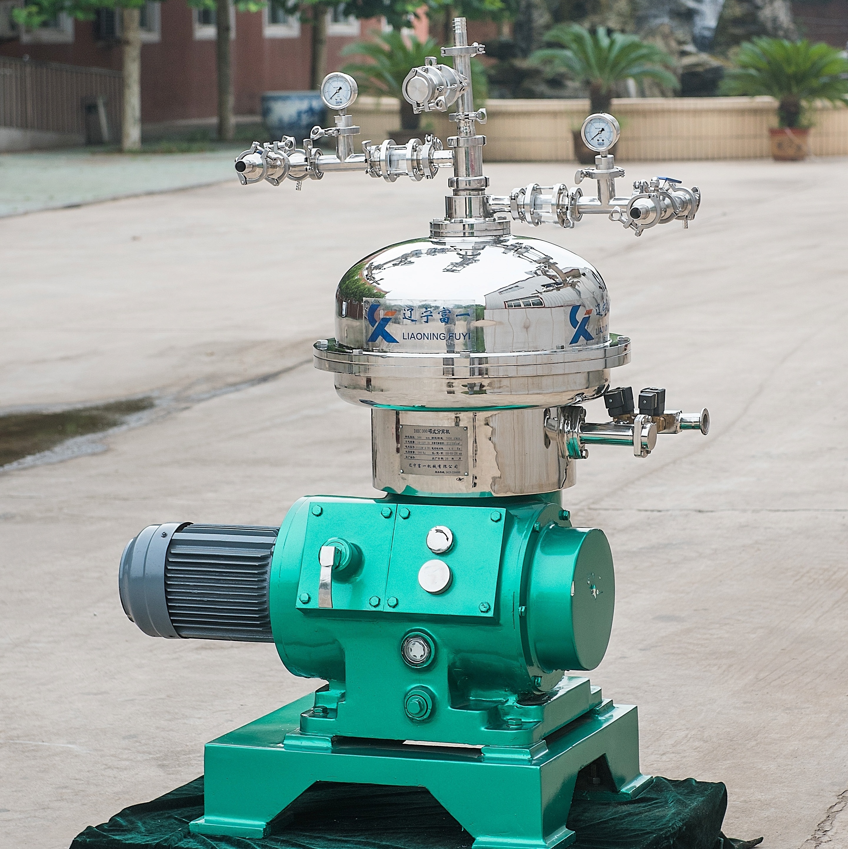 Continuous Flow Centrifuge Hydraulic Oil water Separator with self-cleaning