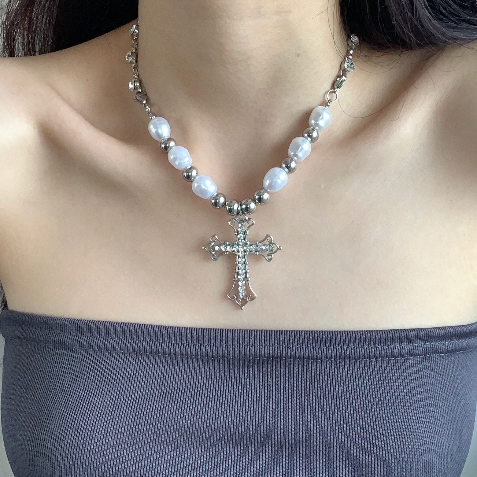 Vintage punk cool stainless steel cross pearl pendant hip hop necklace for men and women