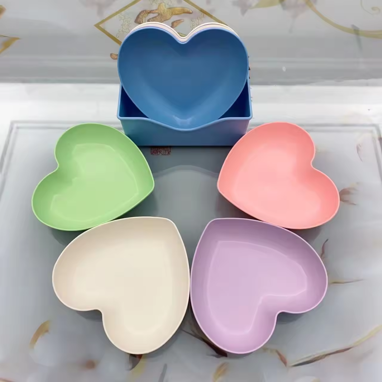 Snack Serving Plate with Base, Creative Heart Shape Bone Dishes Plastic Salad Platters Decorative Food