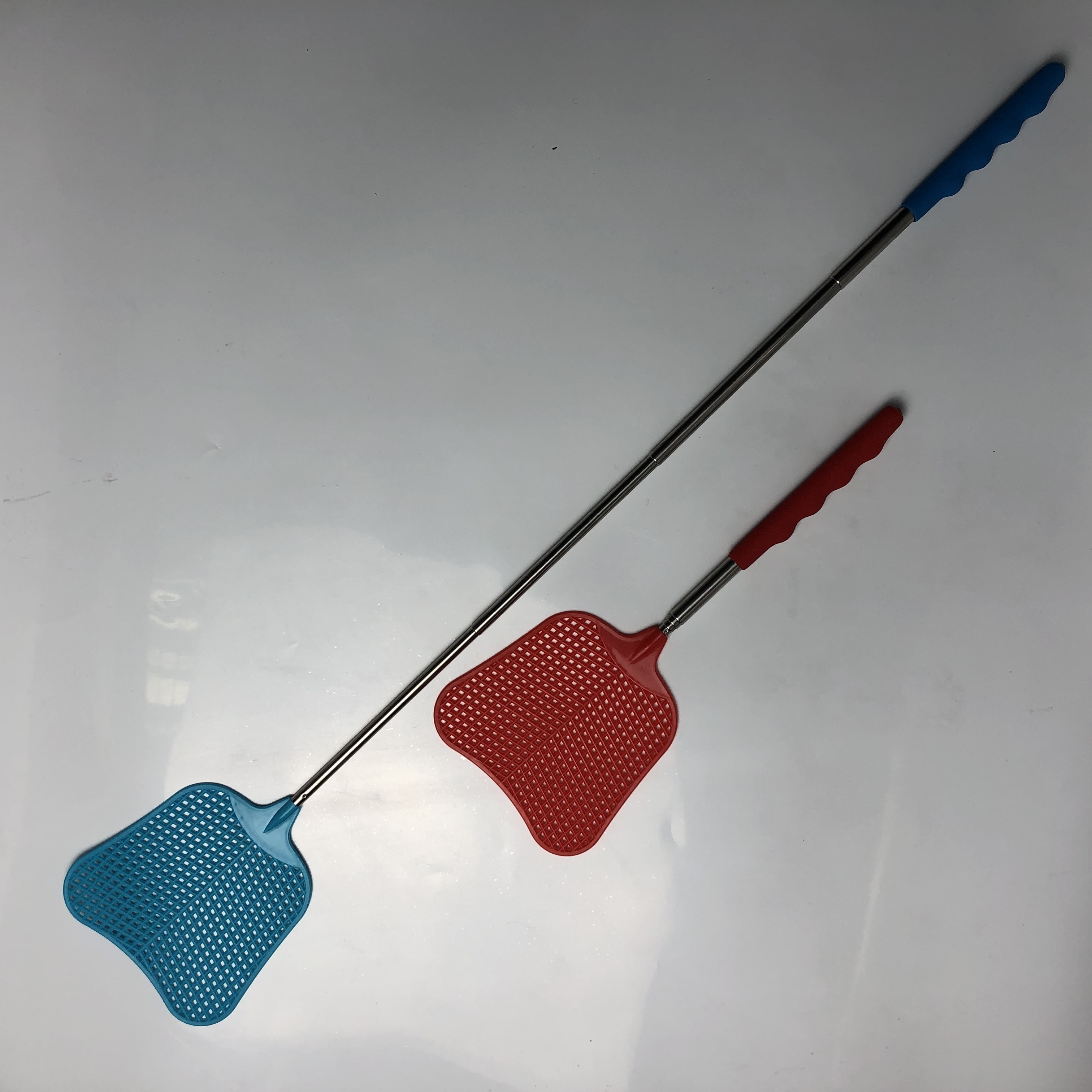 Hot Sale Promotional Plastic Extendable Fly Swatter, Manual Heavy Duty Plastic Flyswatter with Extendable Stainless Steel Pole