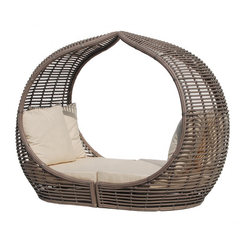 Modern Hotel Outdoor PE Rattan Daybed Out Side Swing Pool Side Double Sunbed With Side Table