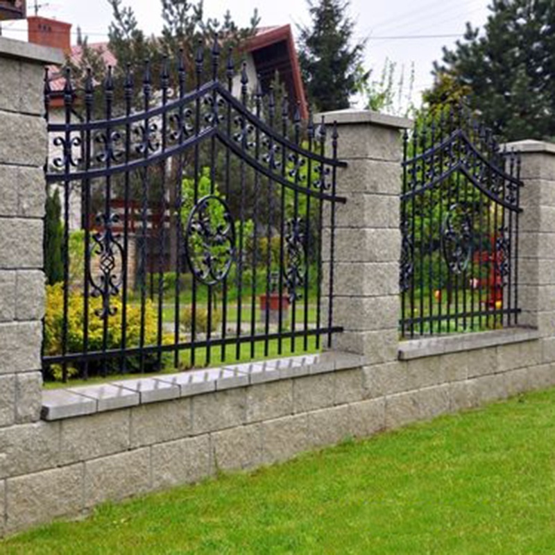 Decorative Garden Fencing Buildings Galvanized Iron Black Metal Fence Panels Morden Trellis Gates Outdoor Wrought Iron Fence