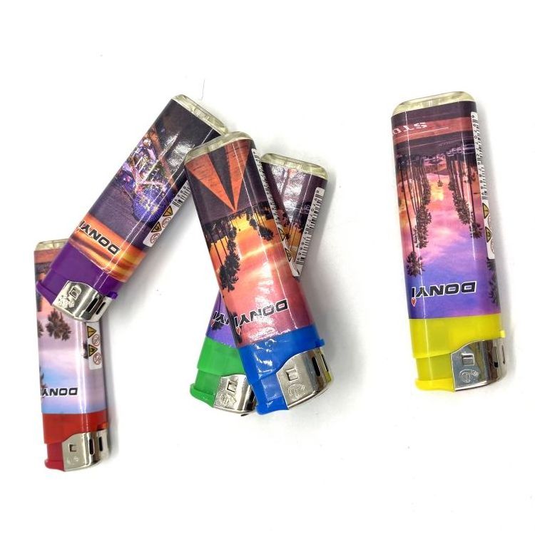 Manufacturer Wholesale Cigarette Lighter akmak Plastic  Lighter CLASSIC Disposable Cigarettes Gas Lighter