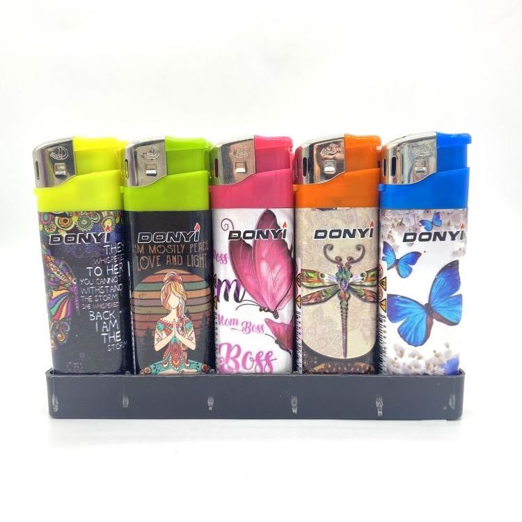 Manufacturer Wholesale Cigarette Lighter akmak Plastic  Lighter CLASSIC Disposable Cigarettes Gas Lighter