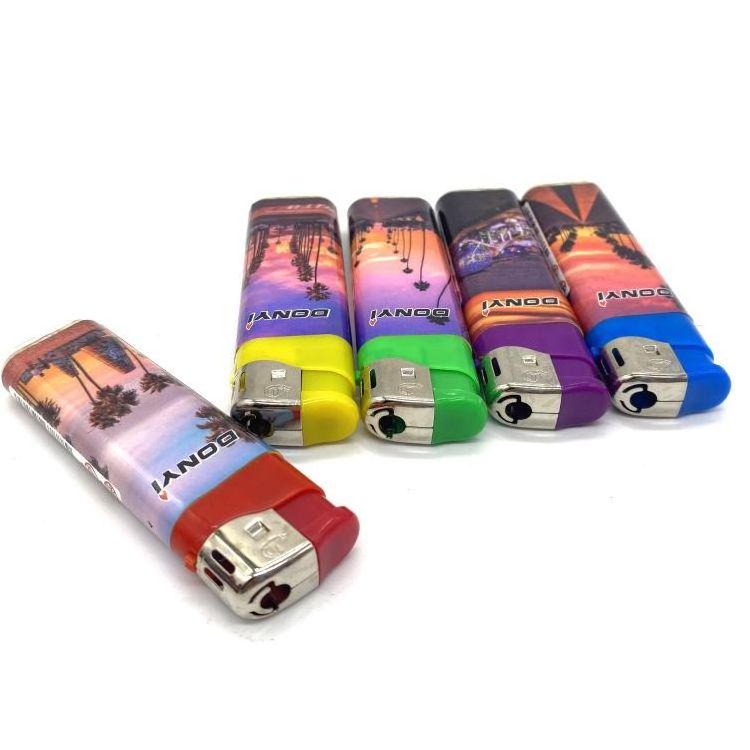 Manufacturer Wholesale Cigarette Lighter akmak Plastic  Lighter CLASSIC Disposable Cigarettes Gas Lighter