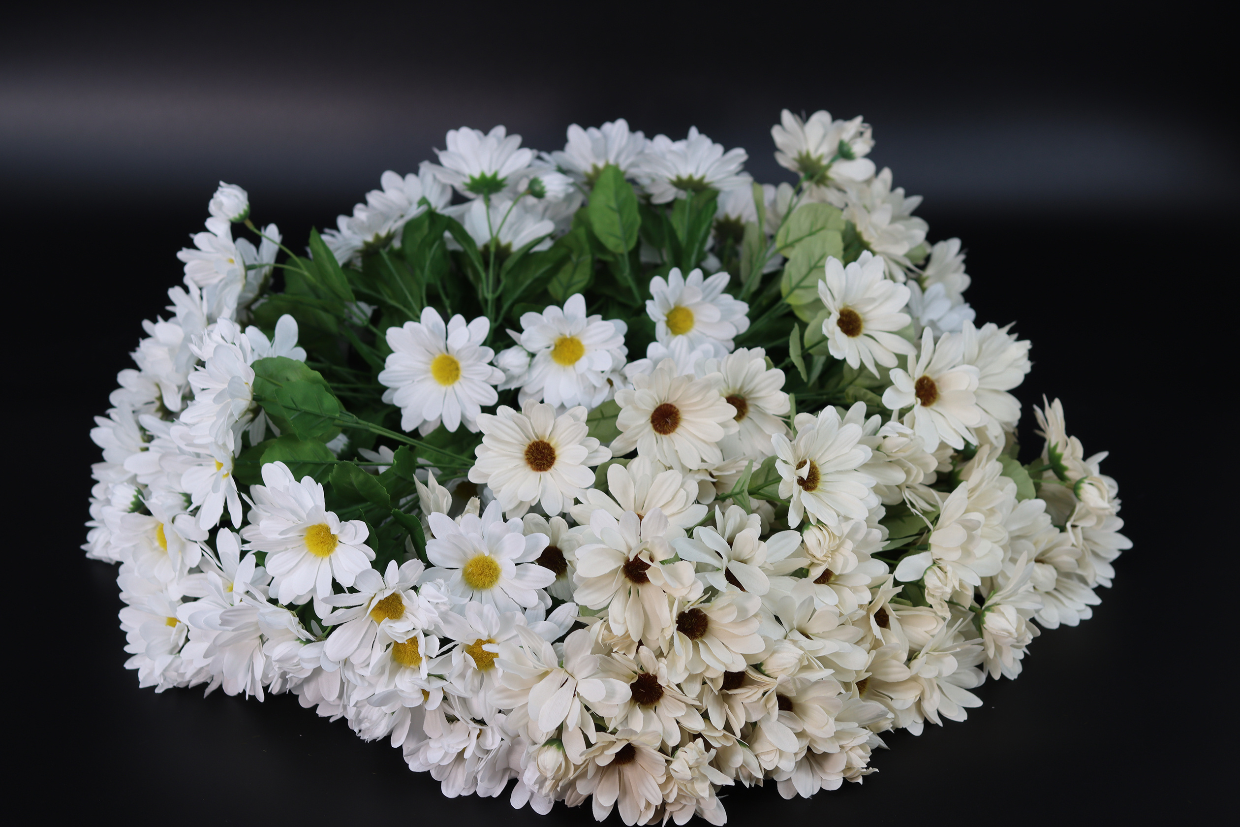 China factory direct sale new cheap artificial chrysanthemum, simulation white beige daisy