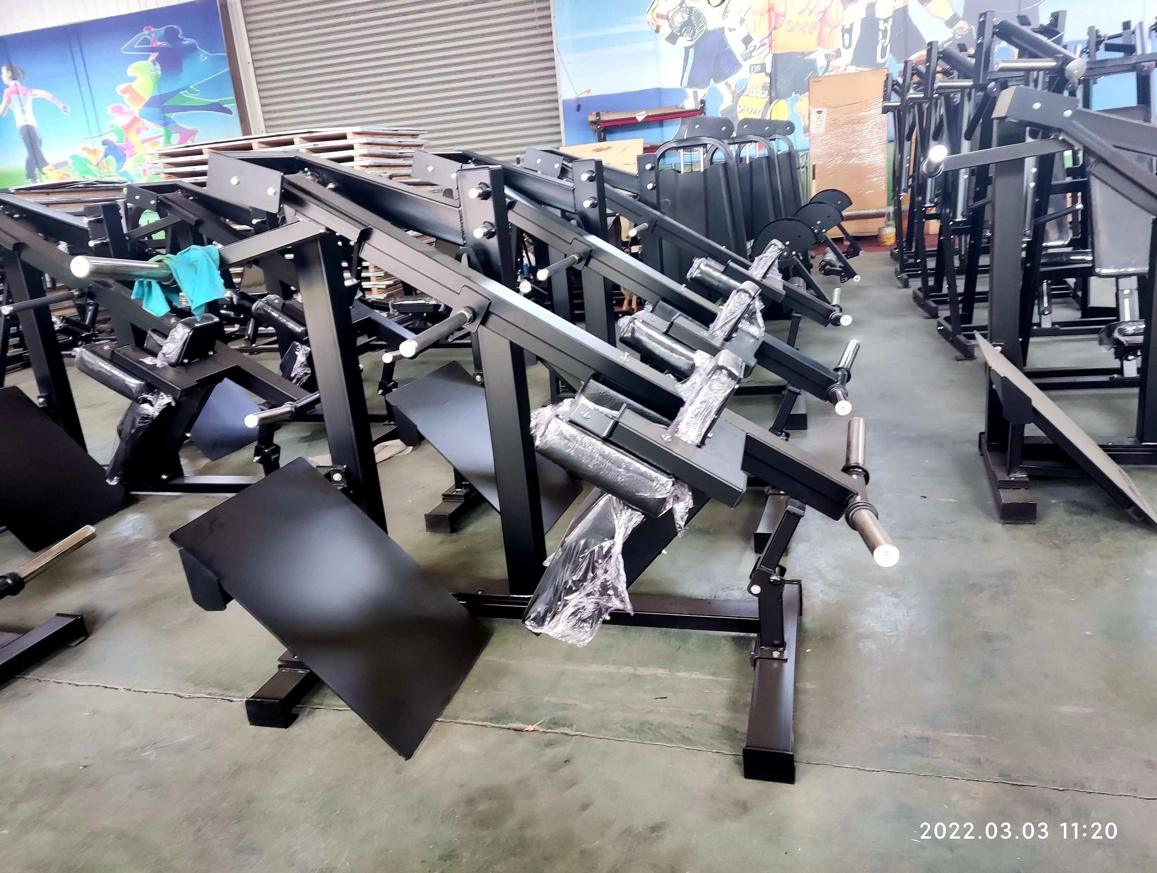 Hot Sale Chinese Factory Body Building Plate Loaded Machine For Gym Center Seated Squat Pendulum Machine