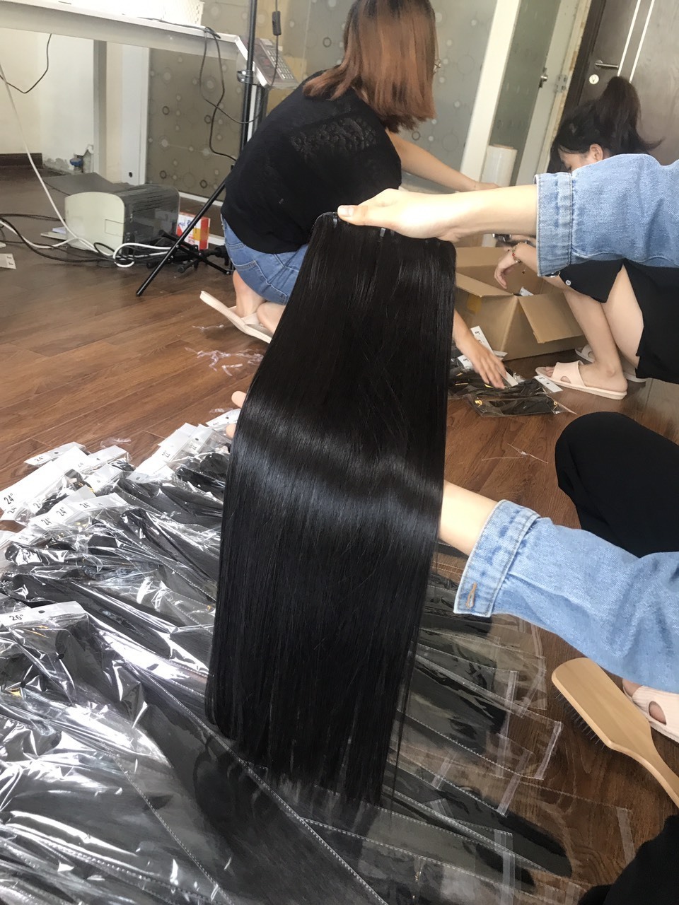 Hot Sale Bonestraight Super Double Drawn Natural Color Bundle Remy Human Hair from Vietnamese Hair Supplier At Wholesale Price