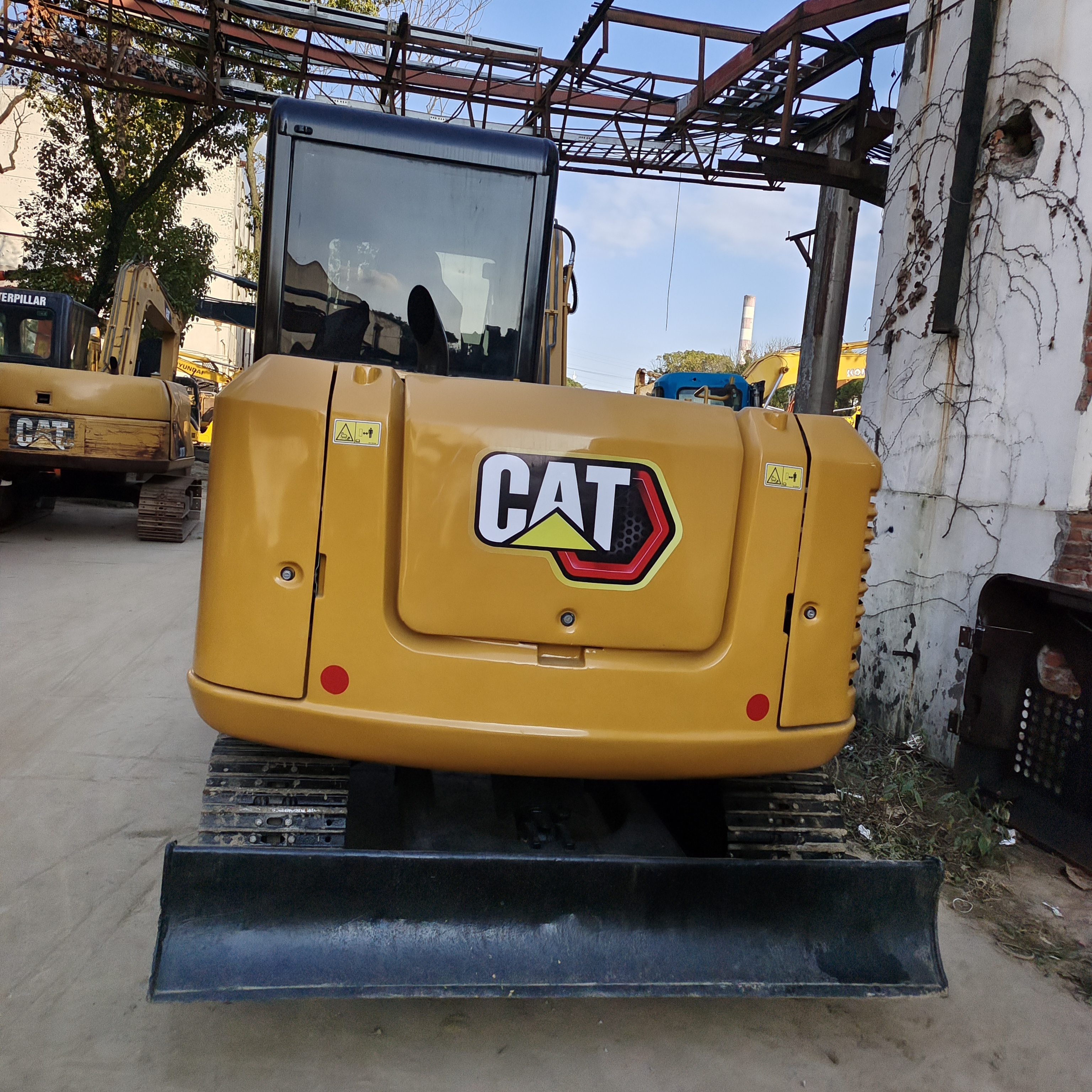 Used Japanese crawler CAT306e2 mini excavator used CAT306 with diesel engine in perfect condition best price on sale cargo truck