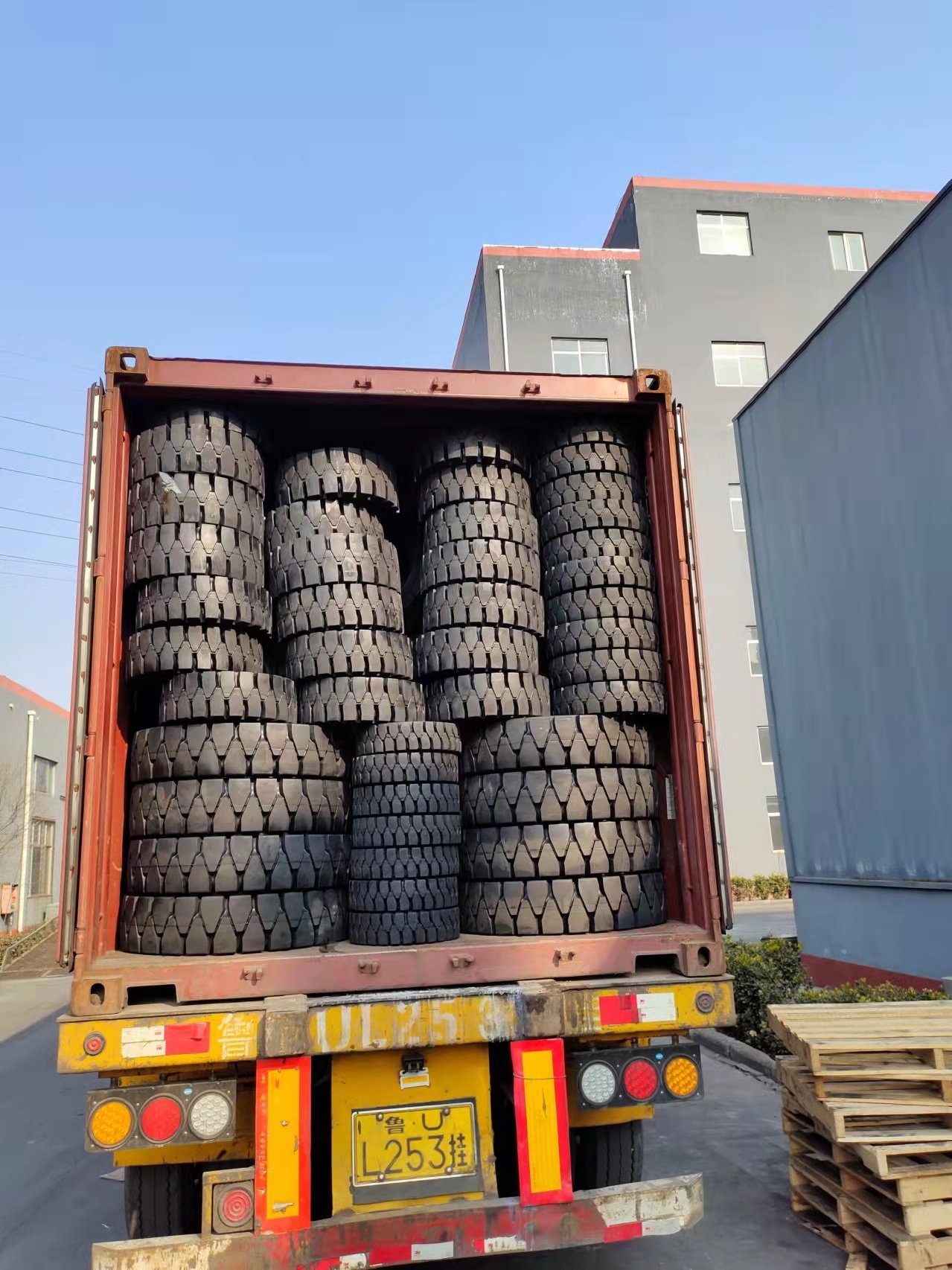 China brand high quality solid OTR tyres 26.5-25 solid industrial tire