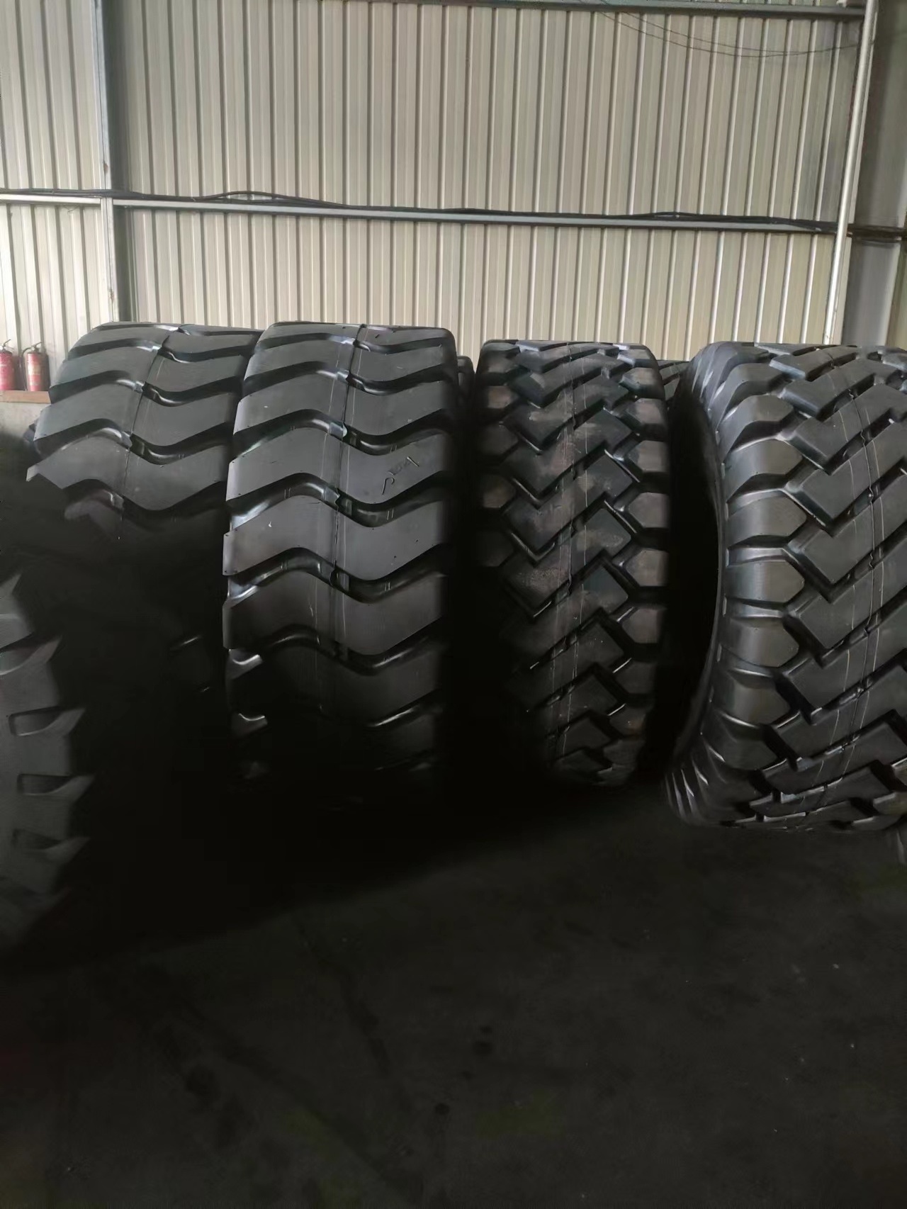 China bias ply heavy duty mining truck otr tyres 13.00 - 24  grader tires for sale