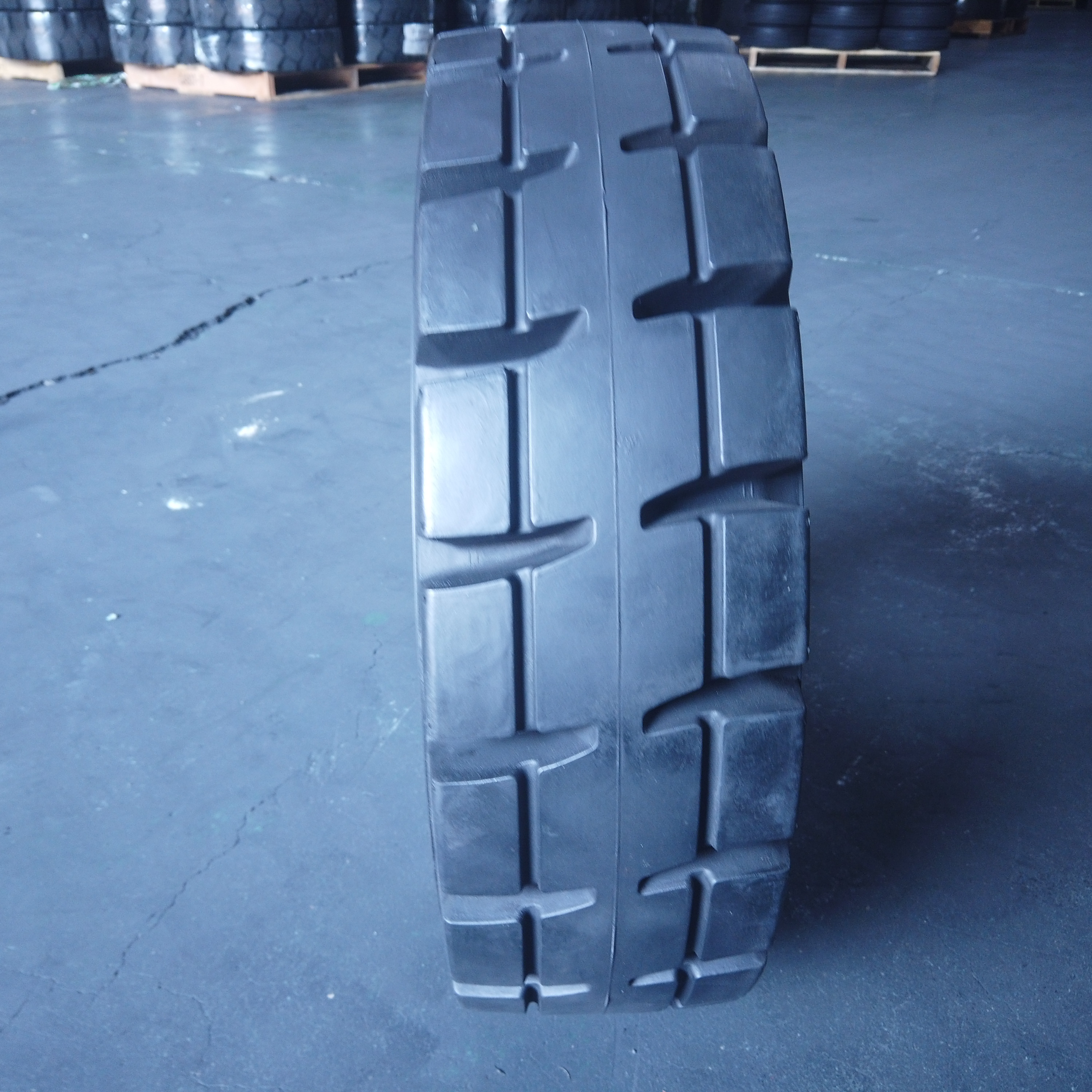 Wholesale Forklift Tyre Forklift Parts 6.00-9 7.00-12 8.25-15 Rubber Solid Tire solid tyre scooter