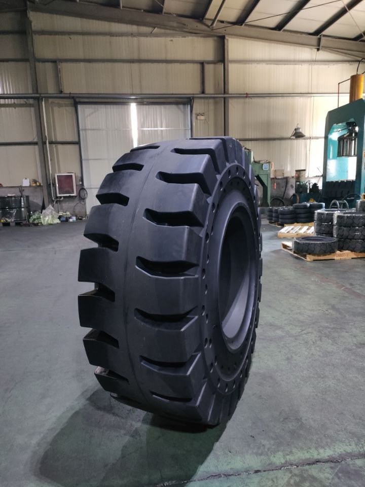 Solid wheel loader tire 17.5-25 20.5-25 big tyre for wheel loader crane loader steel plant mining ground