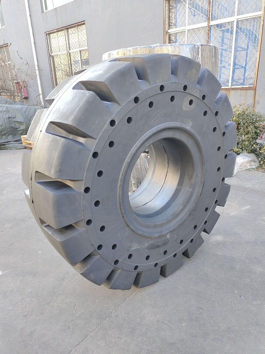 China brand high quality solid OTR tyres 26.5-25 solid industrial tire