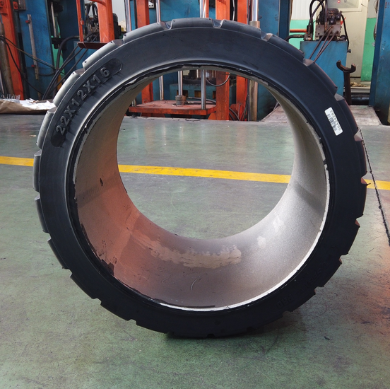 factory price press on solid tire airplane passenger boarding bridge tire   22 x 12 x 16 press on cushion solid tires