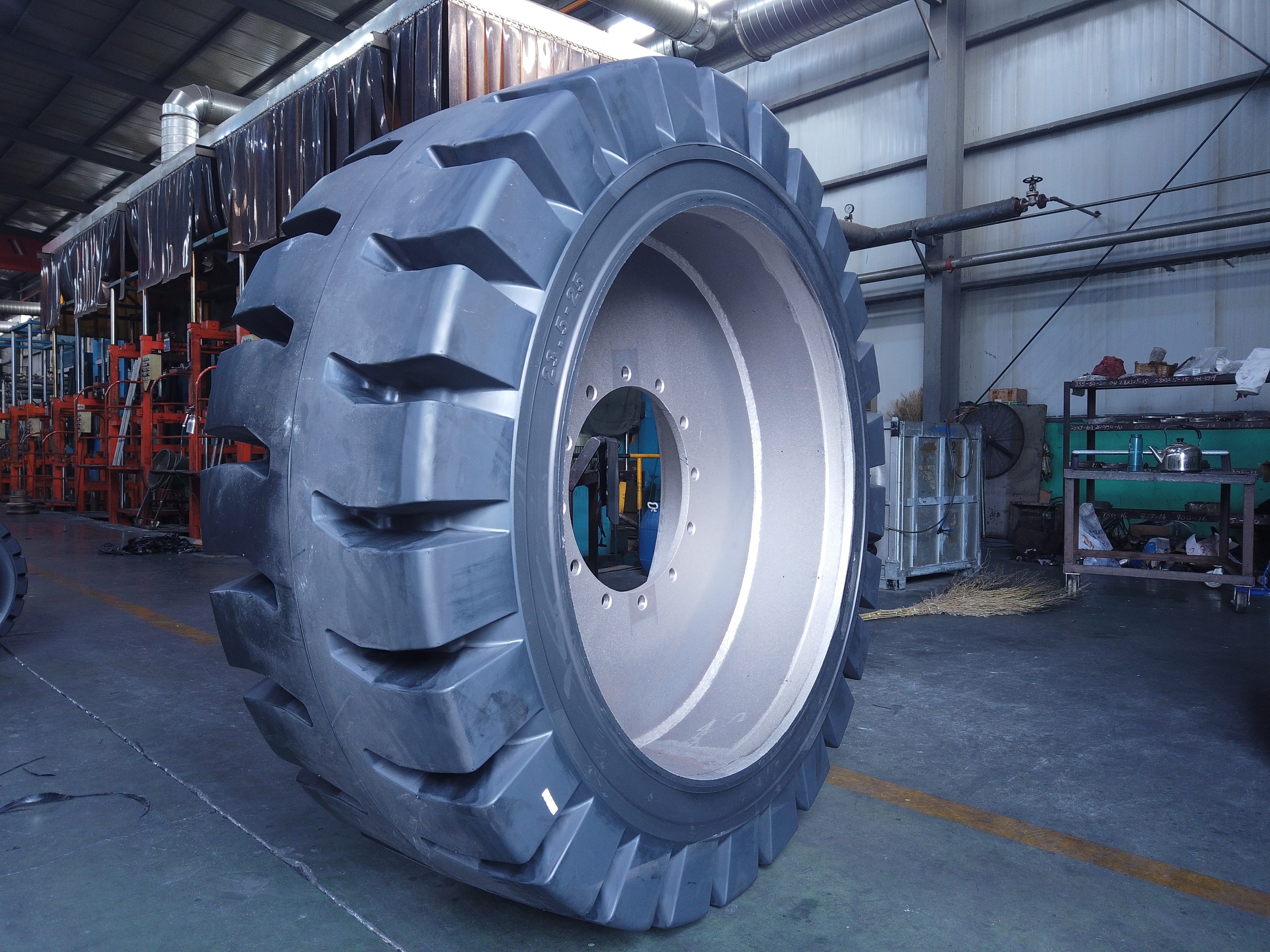 High performance OTR airless tires 17.5-25 23.5-25 solid rubber wheel loader tires