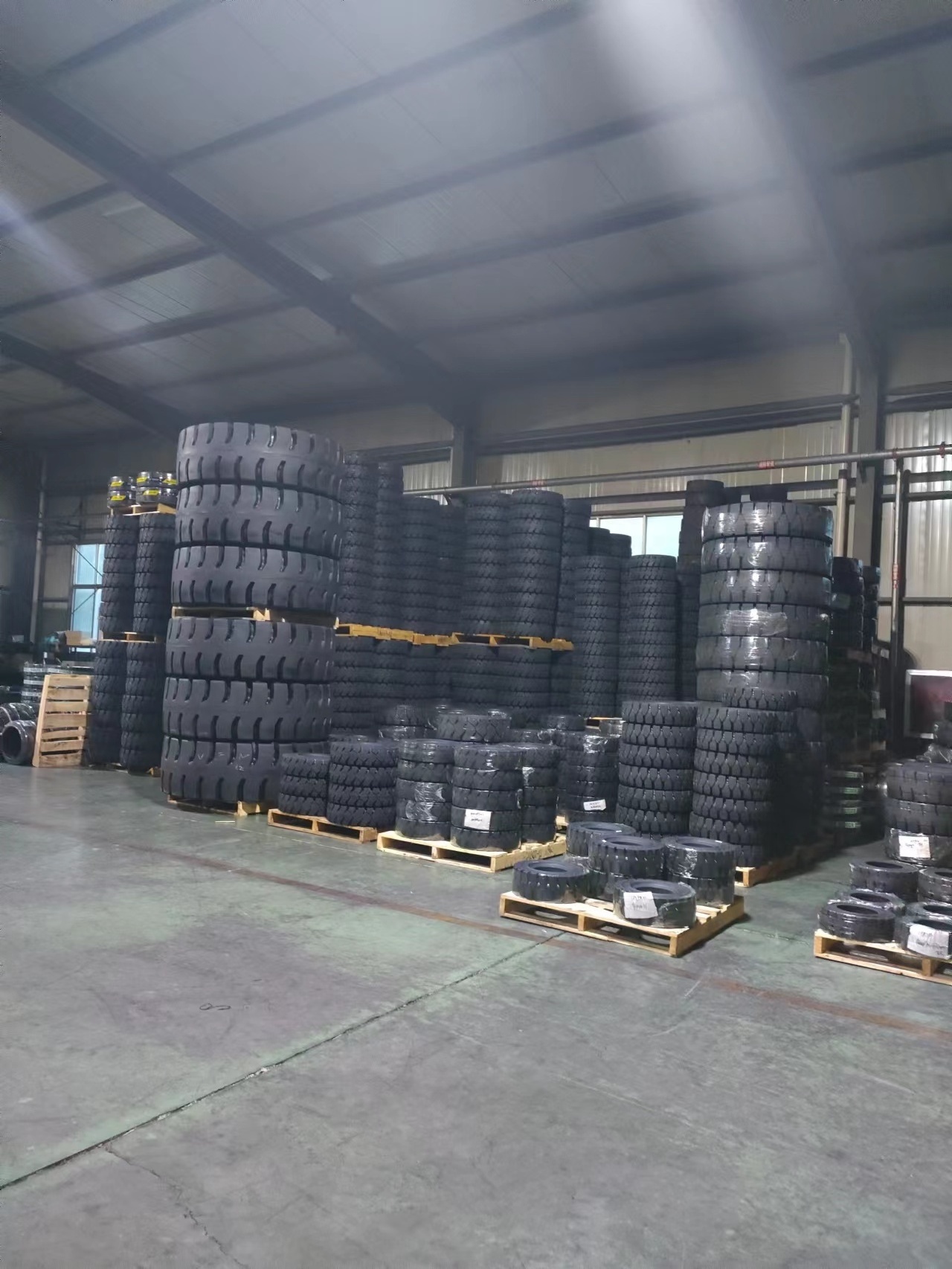 Professional Manufacturer Solid tire 8.25-12 forklift tyre 8.25-12 solid tyre with High Quality