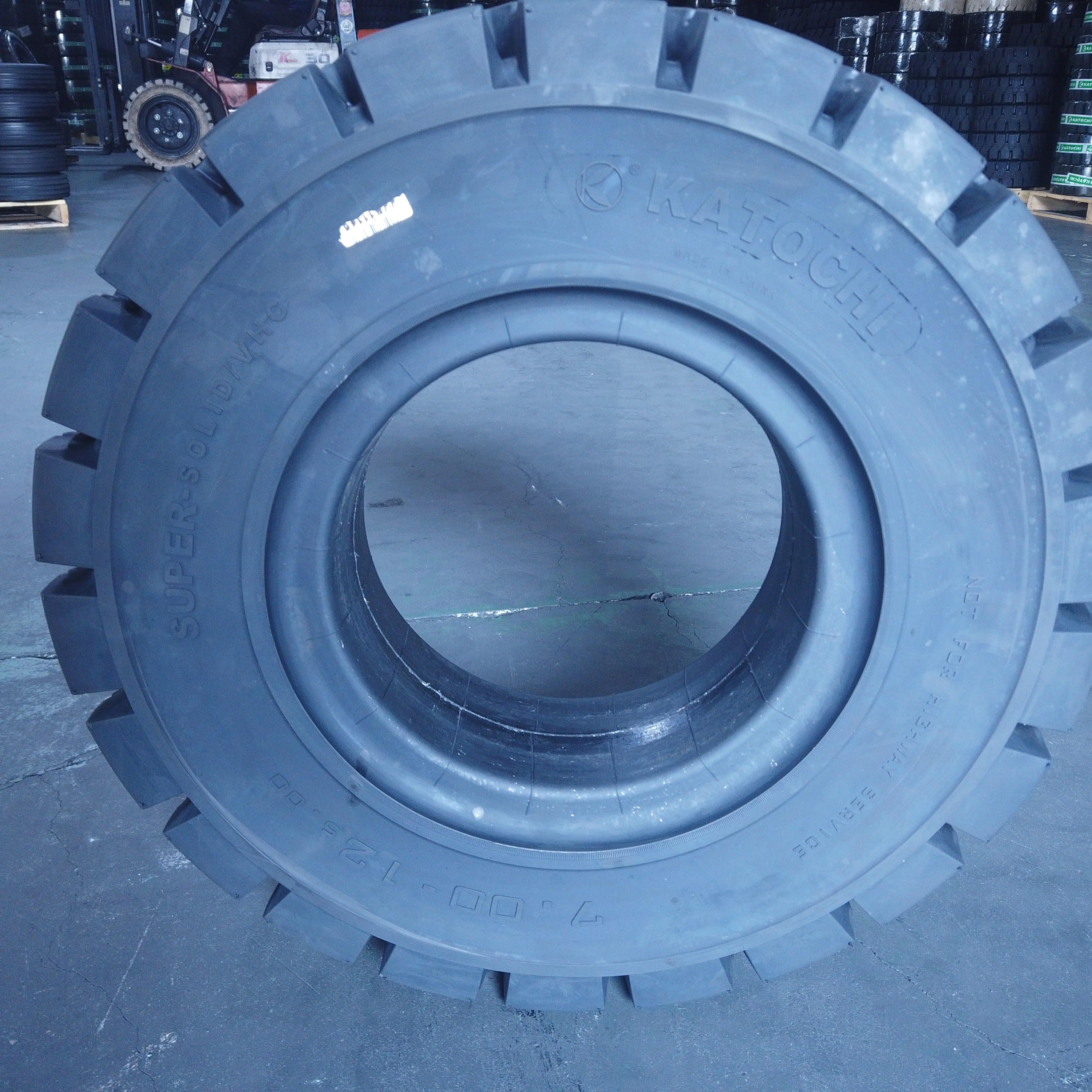 Factory Supplier Nylon Bias Tyre Solid Tires for Forklifts High Performance Forklift Solid Tire 7.00-12 700-12 700x12